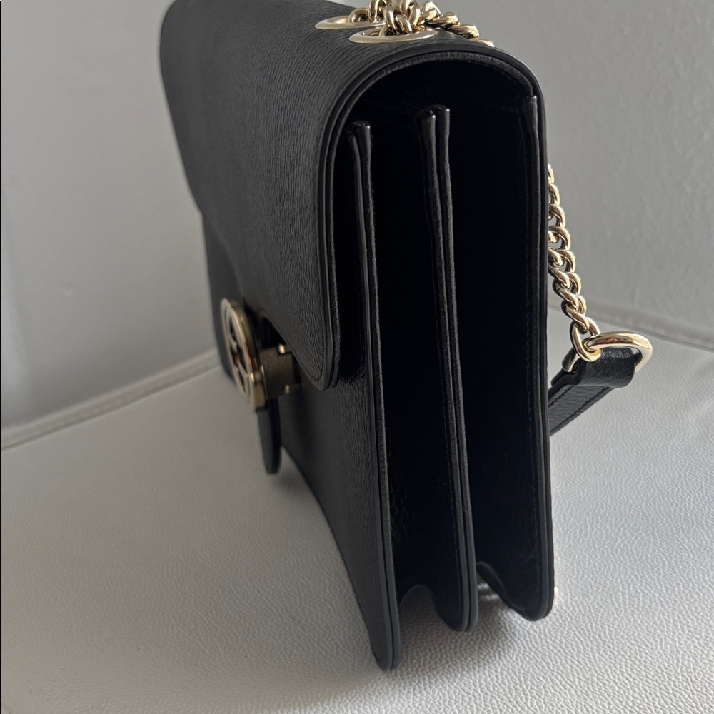 Gucci Interlocking GG Black Calfskin Leather Crossbody/Shoulder Bag - Picture 6 of 16